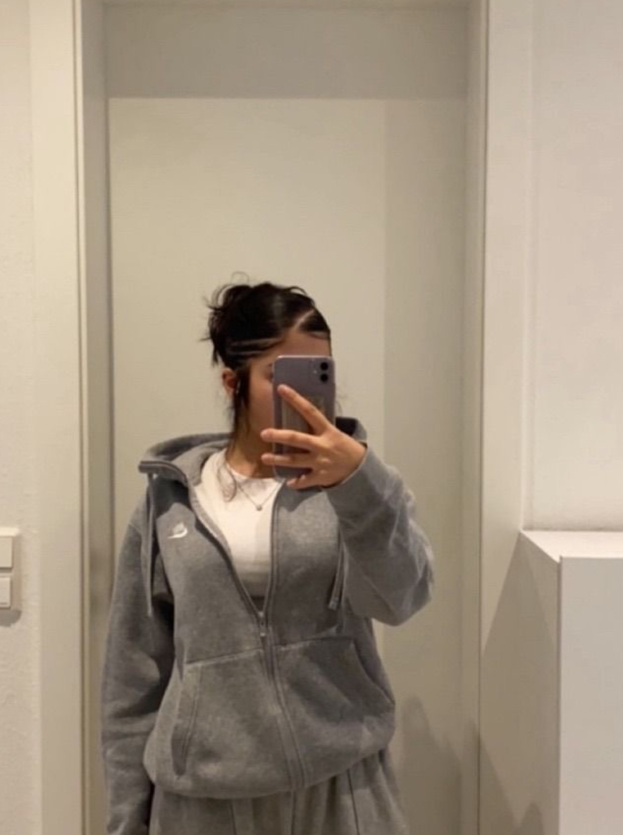 Zip up hoodie nike