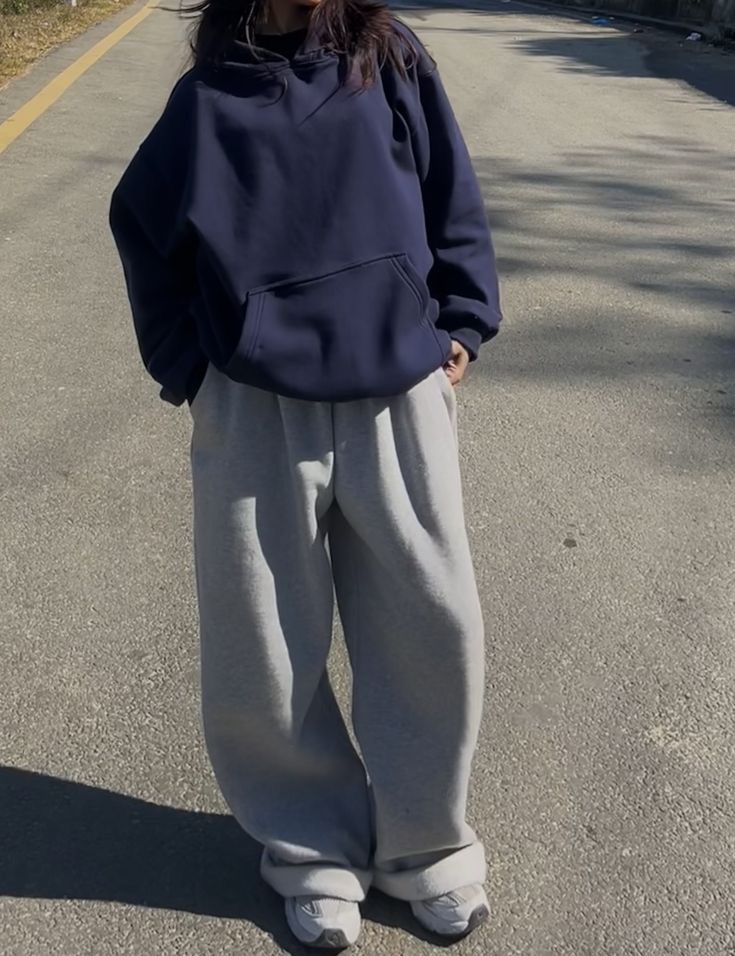 Ensmble hoodie bleu nuit et baggy gris